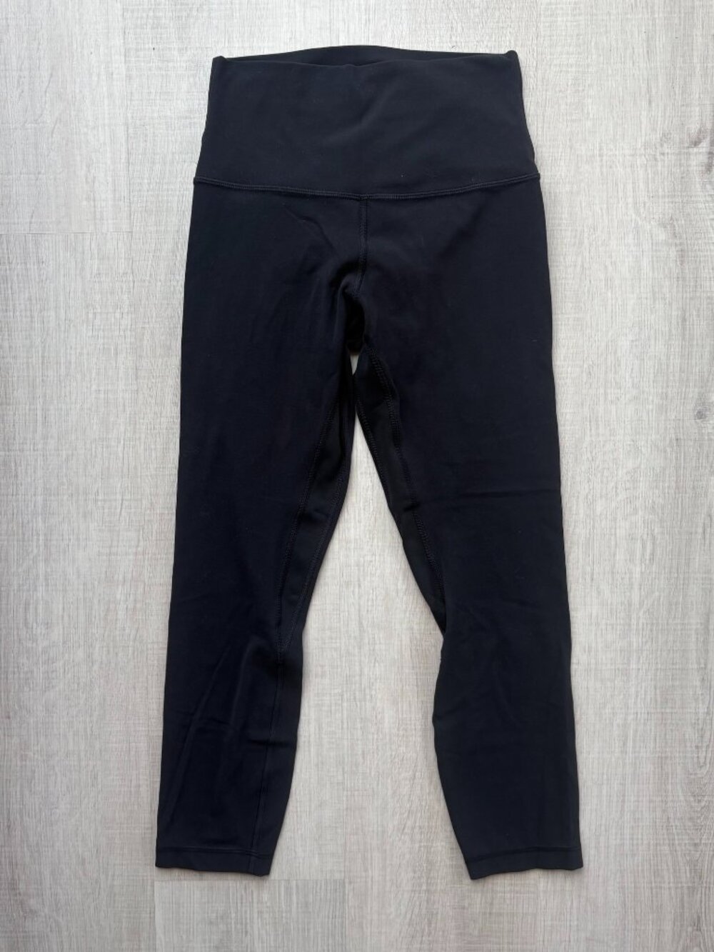 Lululemon - Align High-Rise Crop 23" - Women Size 4 - Black